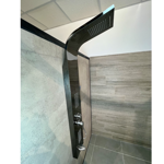 Imagen de Panel de ducha monocomando exterior con transferencia, 5 vías Negro Brillante